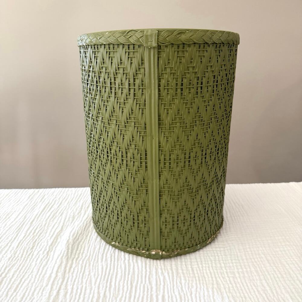 Vintage Trash Can Avocado Green Wicker Woven Round Cylinder 13 x 9 Cottage Farm - Picture 2 of 9